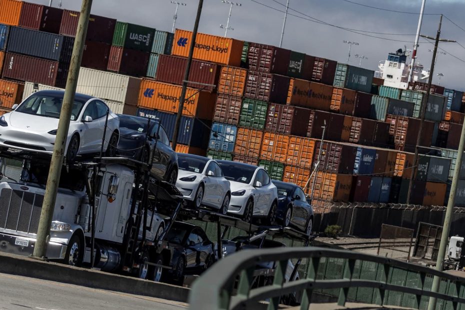 Union Workers In West Coast Ports Walk Off Job Over Wages, Resulting In ...